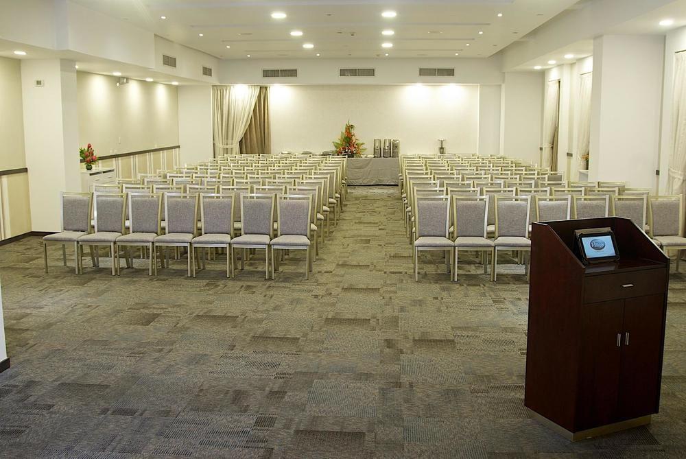 Hotel Altamira Village Каракас Экстерьер фото
