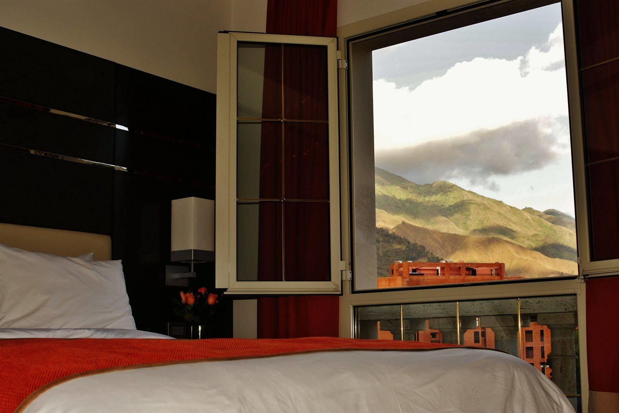 Hotel Altamira Village Каракас Экстерьер фото