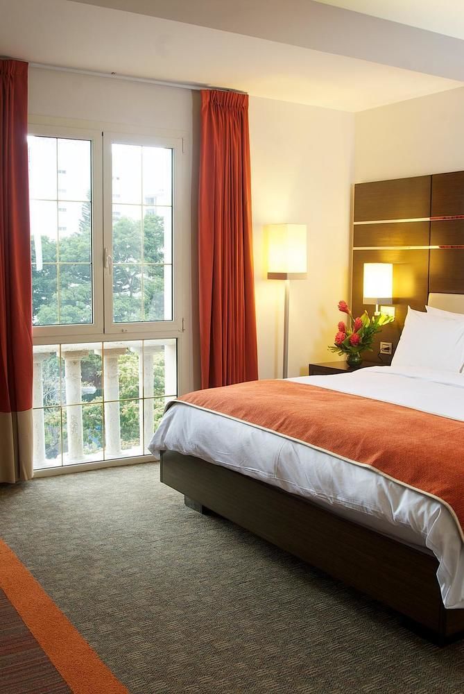 Hotel Altamira Village Каракас Экстерьер фото